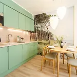 Forest Surfingbird Apartment