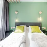Apartment Forest Surfingbird
