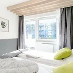 Apartment Forest Surfingbird *