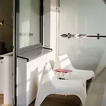 Apartment Forest Surfingbird *
