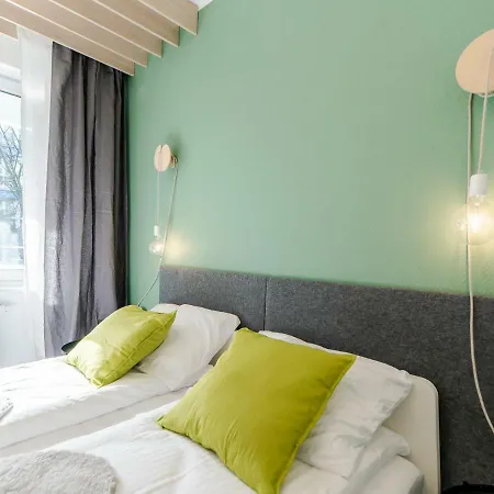 Apartment Forest Surfingbird *