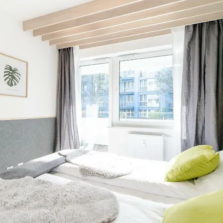 Apartment Forest Surfingbird *